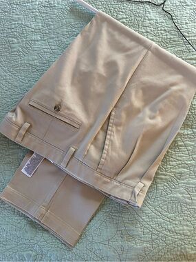 Dockers Men’s Pleated Front Light Khaki Pants 36x30